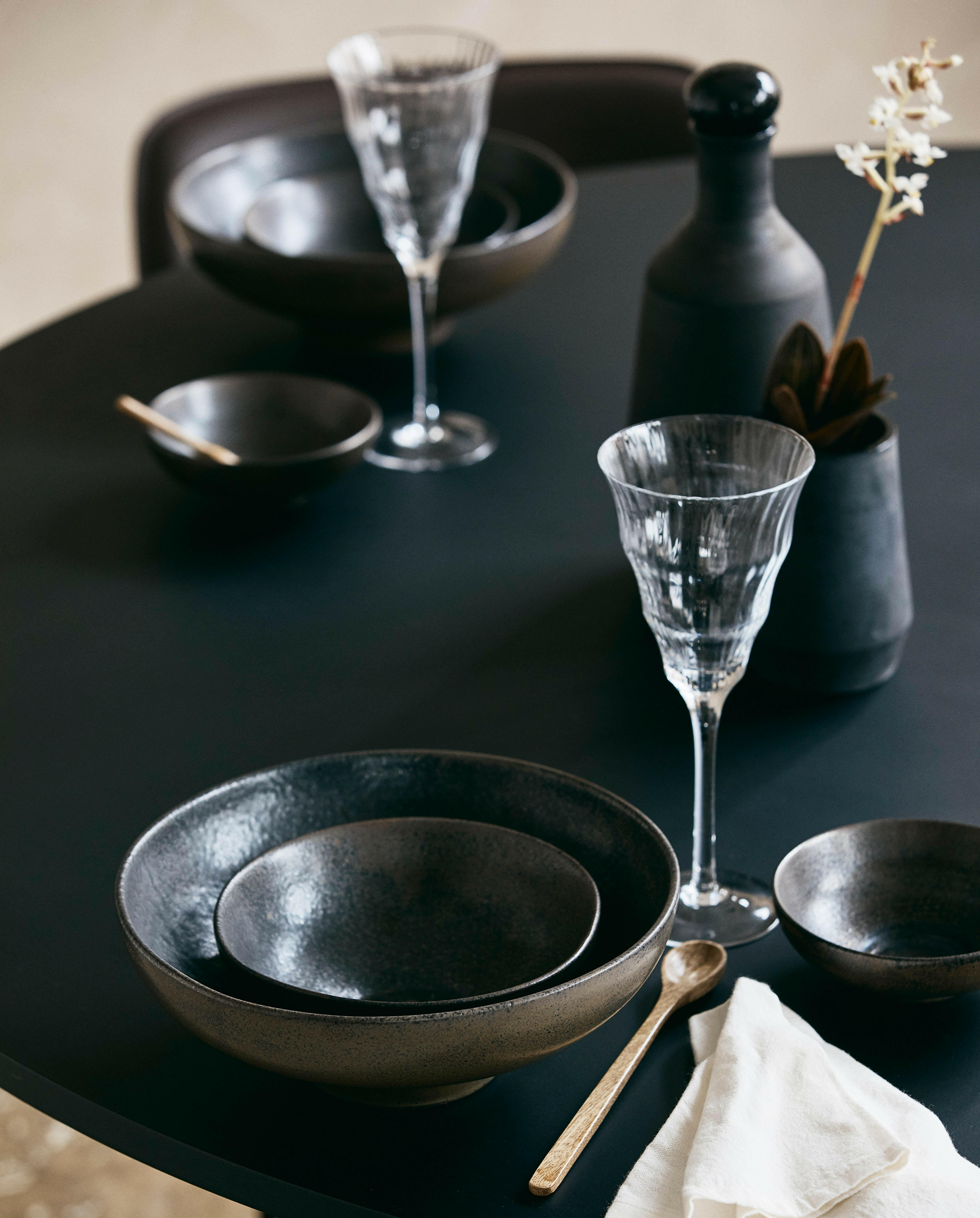 Inez Bowl Zwart M Tray