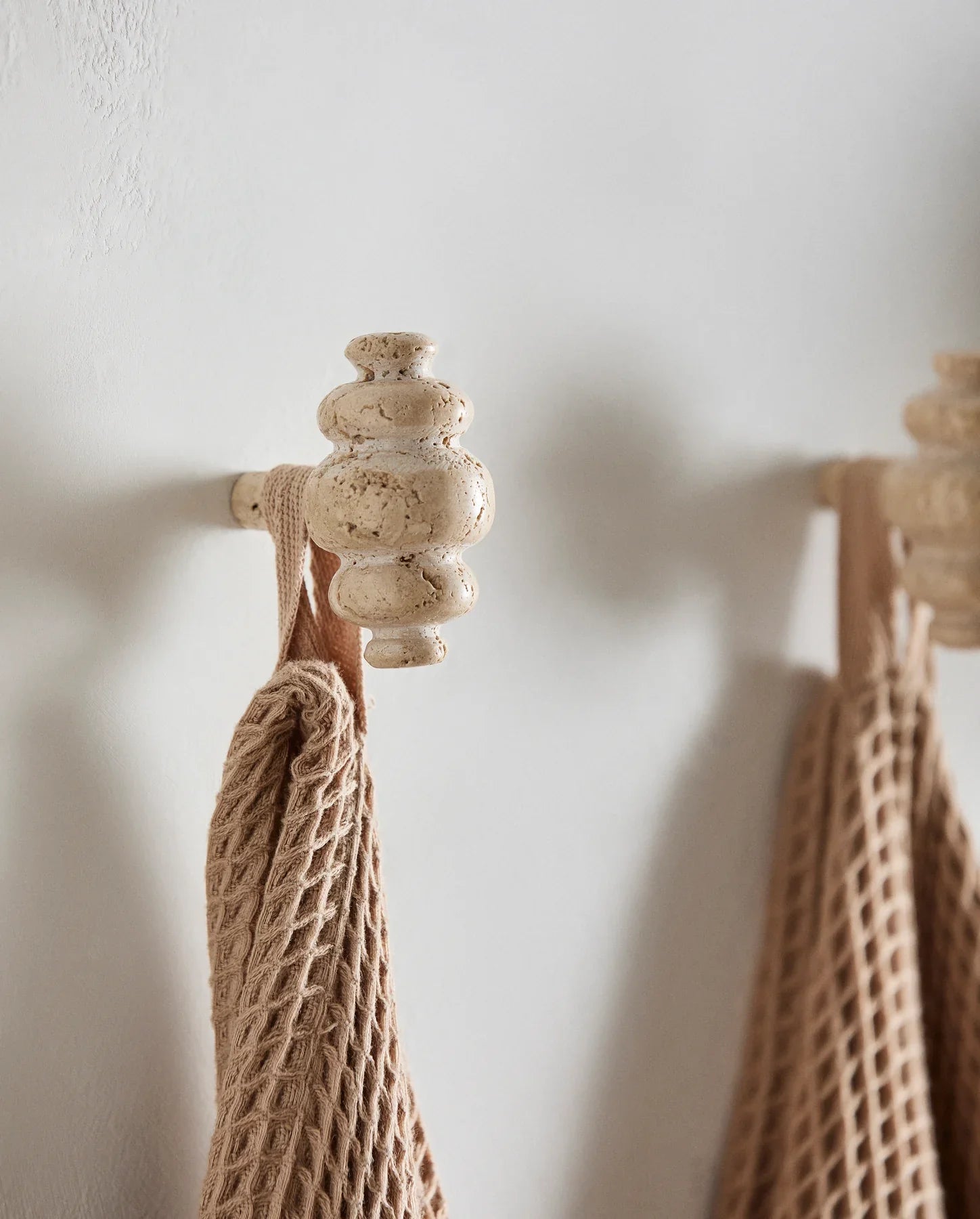 Knop Basu Travertine Wandhaak