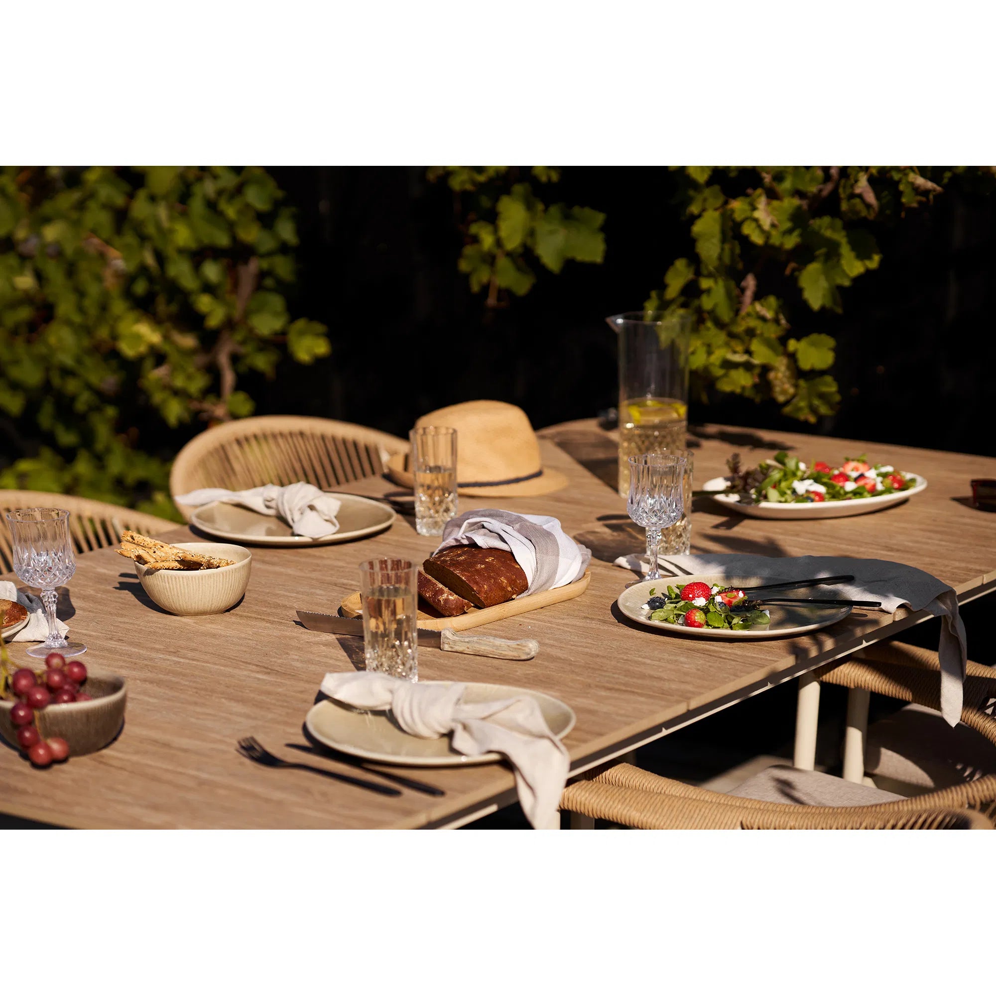 House Nordic Abela outdoor dining table aluminium en nonwood 100x200 cm tafel