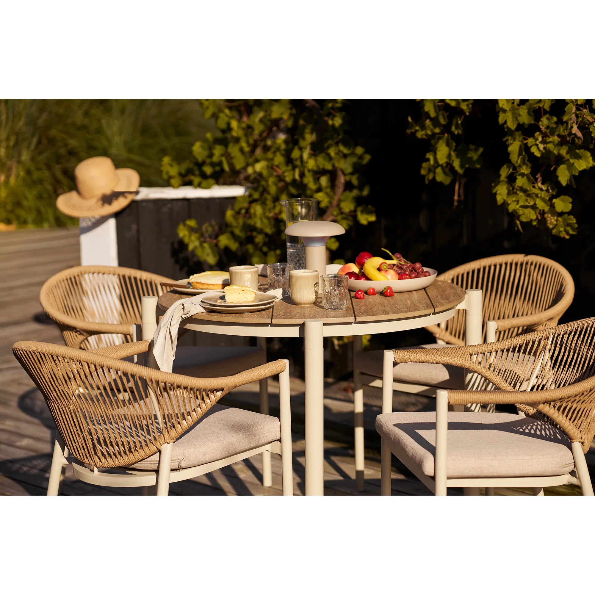 House Nordic Abela outdoor dining table – aluminium tuintafel met nonwood blad