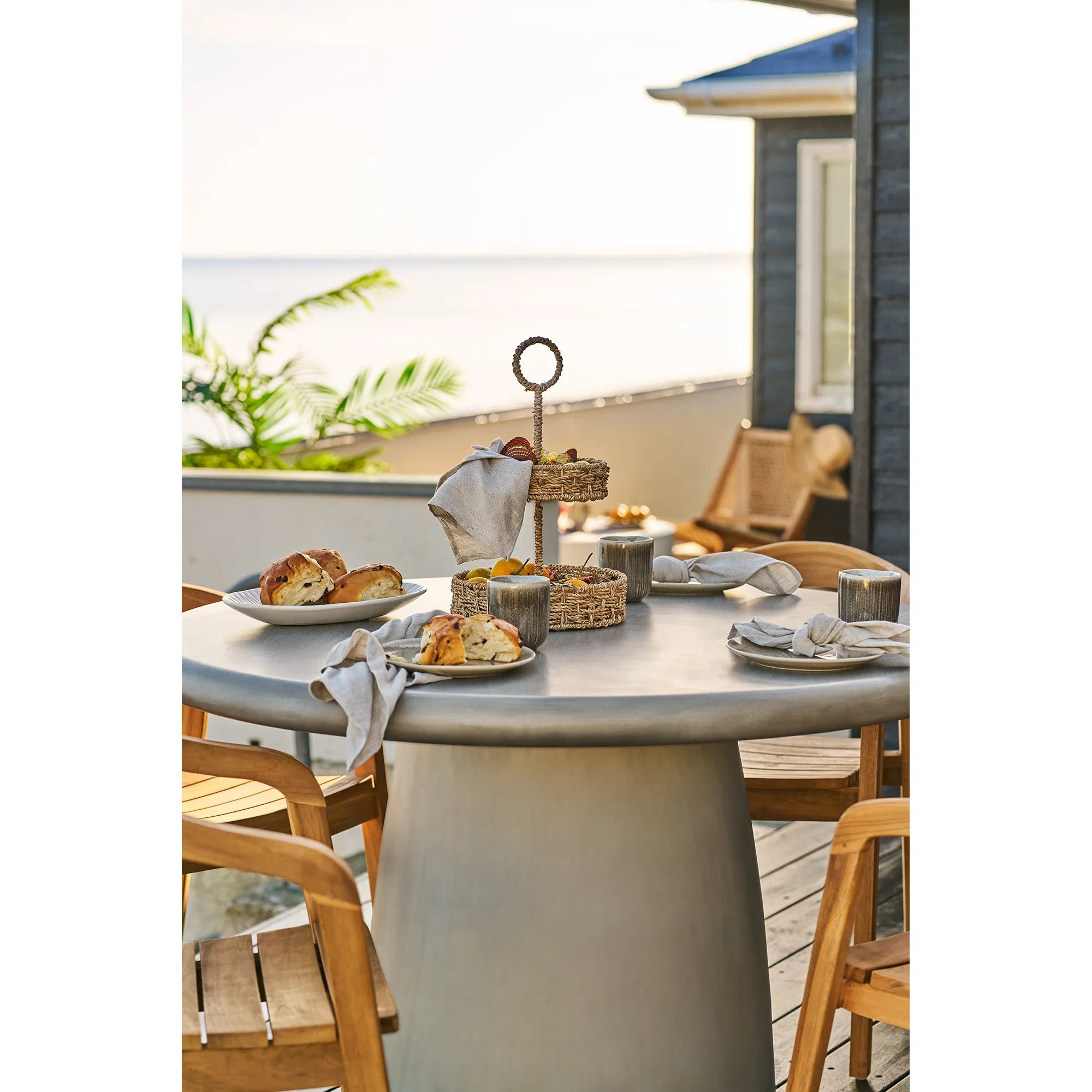 House Nordic Bonnet outdoor dining table – fiberclay tuintafel grijs Ø120 cm